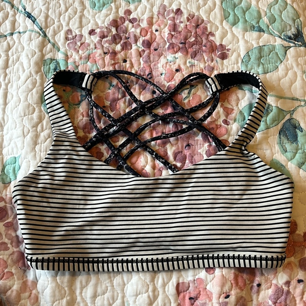 Lululemon sports bra